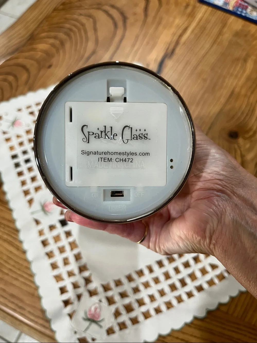 Signature home styles, Sparkle Glass takes 3 AAA batteries.